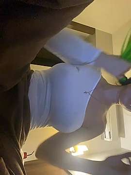 Flossy_Vettie naked stripping on cam for live sex video chat