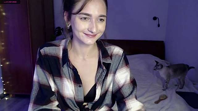 GinaPlants naked stripping on cam for live sex video chat