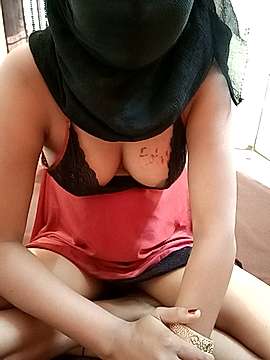 Heenakhan- naked stripping on cam for live sex video chat