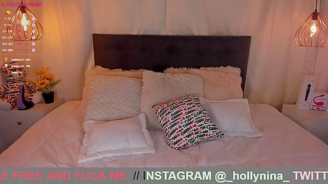 hollysh11t_ naked stripping on cam for live sex video chat