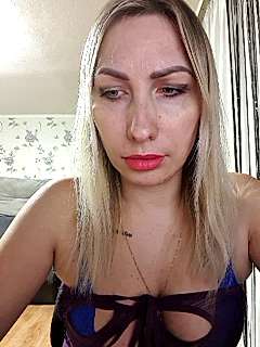 Ice-lady naked stripping on cam for live sex video chat