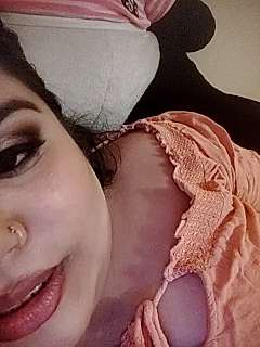 kanikasingh24 naked stripping on cam for live sex video chat