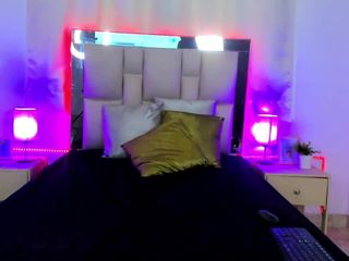 MaddyyPerez nude on cam – live sex chat