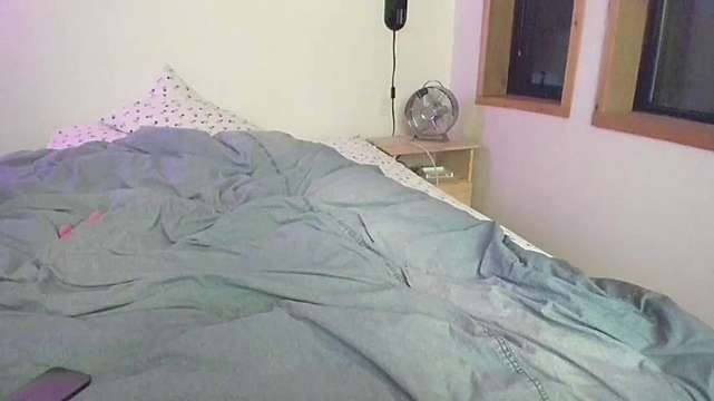 peacheekitty naked stripping on cam for live sex video chat