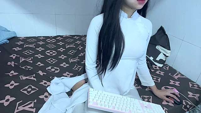 Sugar__Baby__ naked stripping on cam for live sex video chat