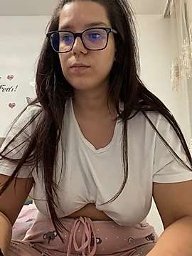 SweetSavannahWild naked stripping on cam for live sex video chat