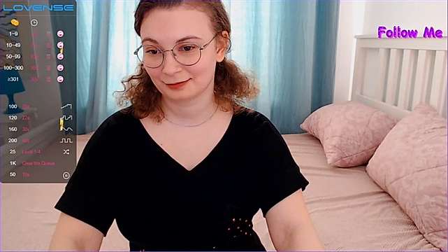 ViolettaPorter naked stripping on cam for live sex video chat