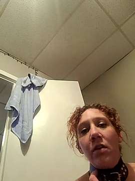 xxxmrskinkyone naked stripping on cam for live sex video chat