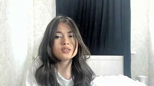yen_san naked stripping on cam for live sex video chat