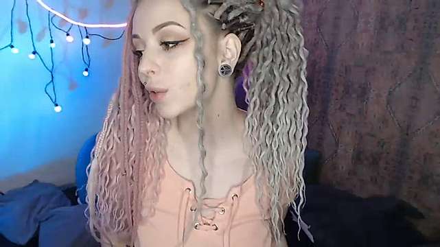 youreyesrgasm naked stripping on cam for live sex video chat
