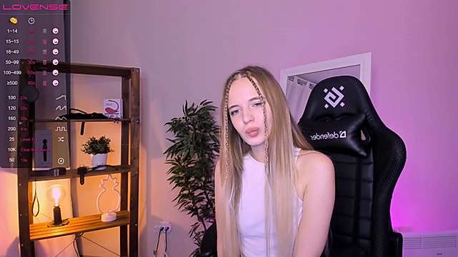 Amelia_me naked stripping on cam for live sex video chat