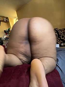 BBWBubblez naked stripping on cam for live sex video chat