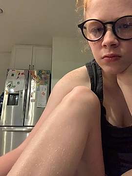 daddyscumprincess naked stripping on cam for live sex video chat