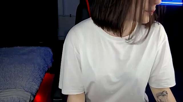 Eva_Petite_ naked stripping on cam for live sex video chat