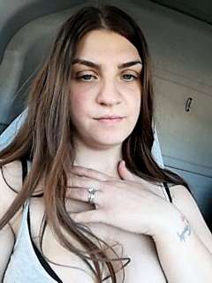 giulietta_calda naked stripping on cam for live sex video chat