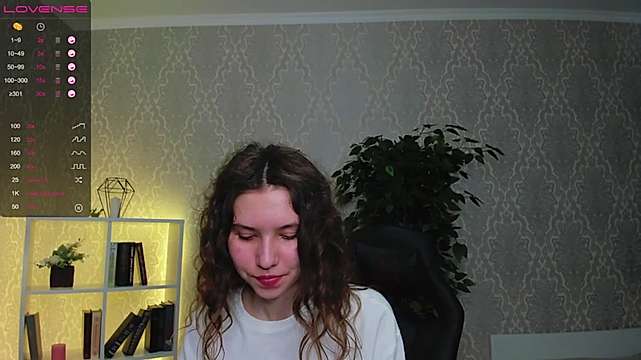 gwen_bloom naked stripping on cam for live sex video chat