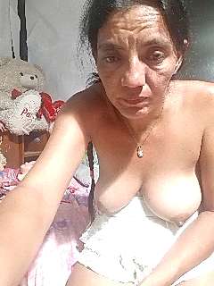 LilianTylor naked stripping on cam for live sex video chat