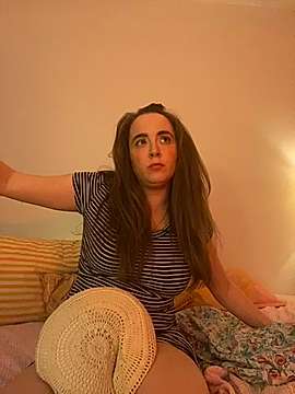 Little_Thingz_2 naked stripping on cam for live sex video chat