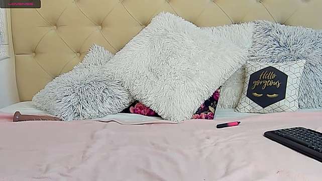 LizzyJordans naked stripping on cam for live sex video chat