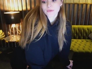 Lolli Dolli nude on cam – live sex chat