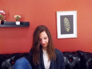 LoriVeyron nude on cam – live sex chat