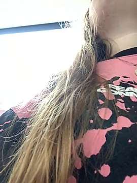 Lounadelvey15 naked stripping on cam for live sex video chat