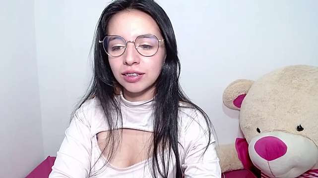 Maggie_Fox3 naked stripping on cam for live sex video chat