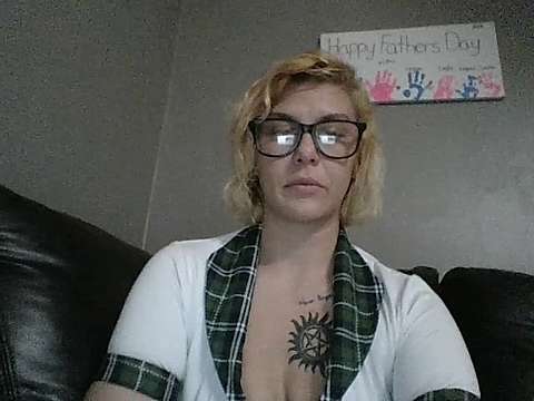 Missrose2019 naked stripping on cam for live sex video chat