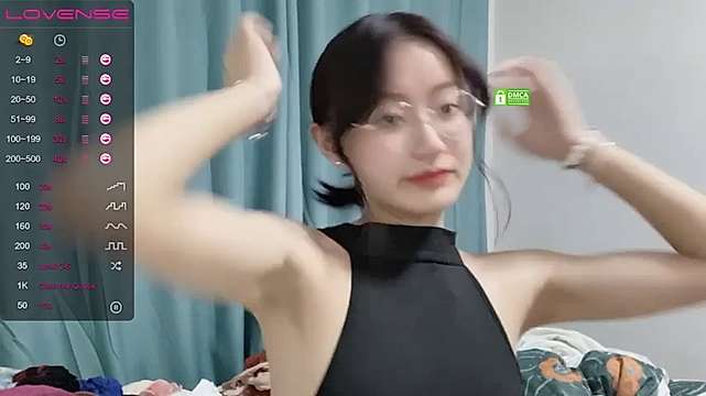 -Naiyi- naked stripping on cam for live sex video chat