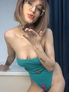 SarahLust naked stripping on cam for live sex video chat