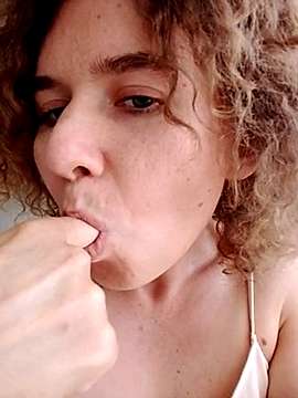 -Selina-Bell- naked stripping on cam for live sex video chat