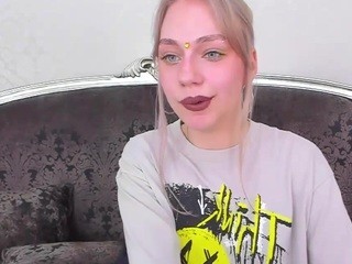 SummerHills nude on cam – live sex chat