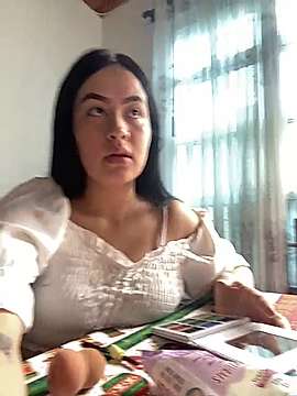 Chloejones_10 naked stripping on cam for live sex video chat