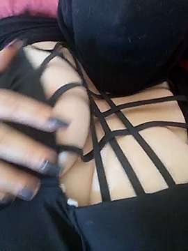Curvymasked1 naked stripping on cam for live sex video chat