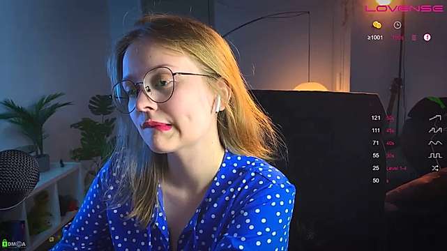 EmilyForelsket naked stripping on cam for live sex video chat