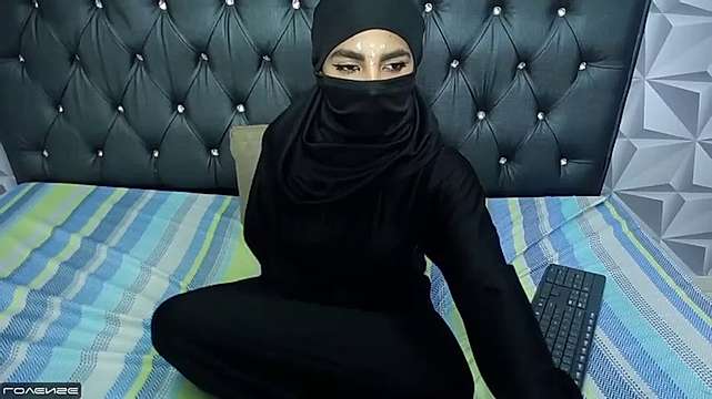 falu_yuzy naked stripping on cam for live sex video chat