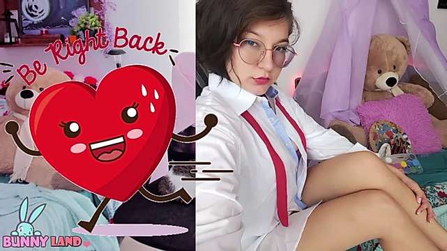 HunnyyLove naked stripping on cam for live sex video chat