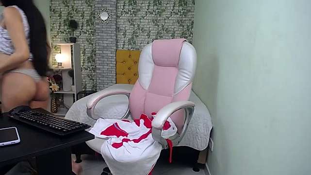 kelly_up naked stripping on cam for live sex video chat