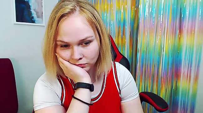 MayaStarrl naked stripping on cam for live sex video chat
