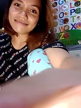 mommalecious naked stripping on cam for live sex video chat