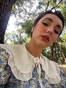 ninnellle naked stripping on cam for live sex video chat
