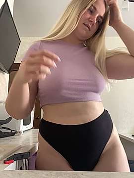 Rosi__sweet naked stripping on cam for live sex video chat