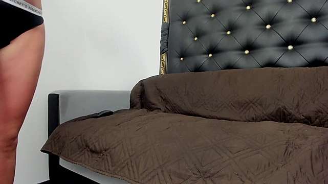 samanthajon3s naked stripping on cam for live sex video chat