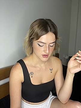 YoursSweetAmy naked stripping on cam for live sex video chat