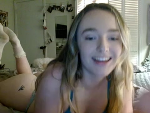 AlyceBrooks19 naked stripping on cam for live sex video chat