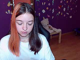 Caramelelechka naked stripping on cam for live sex video chat