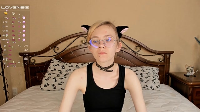 JuIiaJones naked stripping on cam for live sex video chat