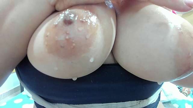 _linda_milk_ naked stripping on cam for live sex video chat