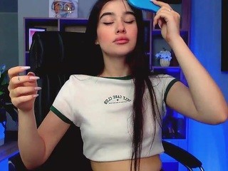 Little-juliaa nude on cam – live sex chat