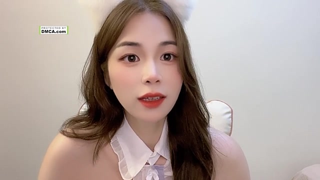 Lucy_Top naked stripping on cam for live sex video chat